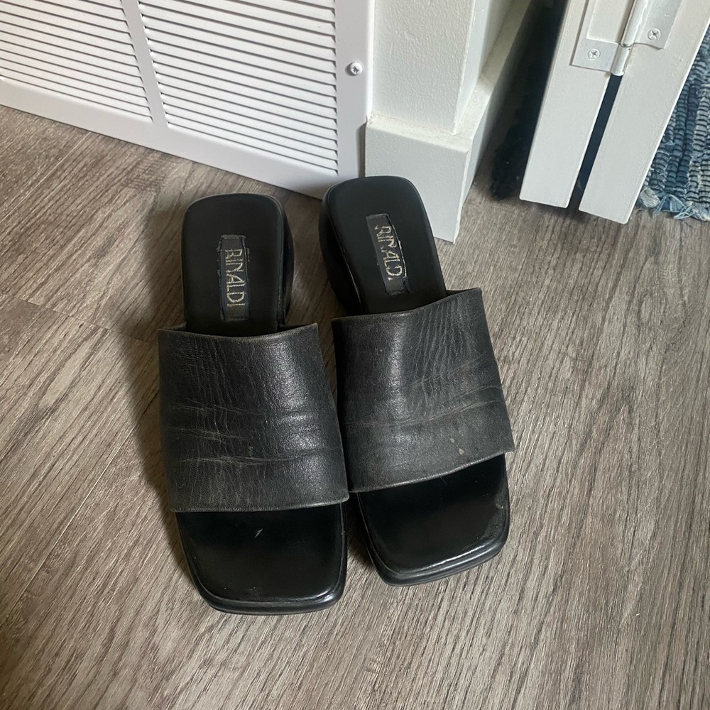 BLACK PLATFORM SANDALS